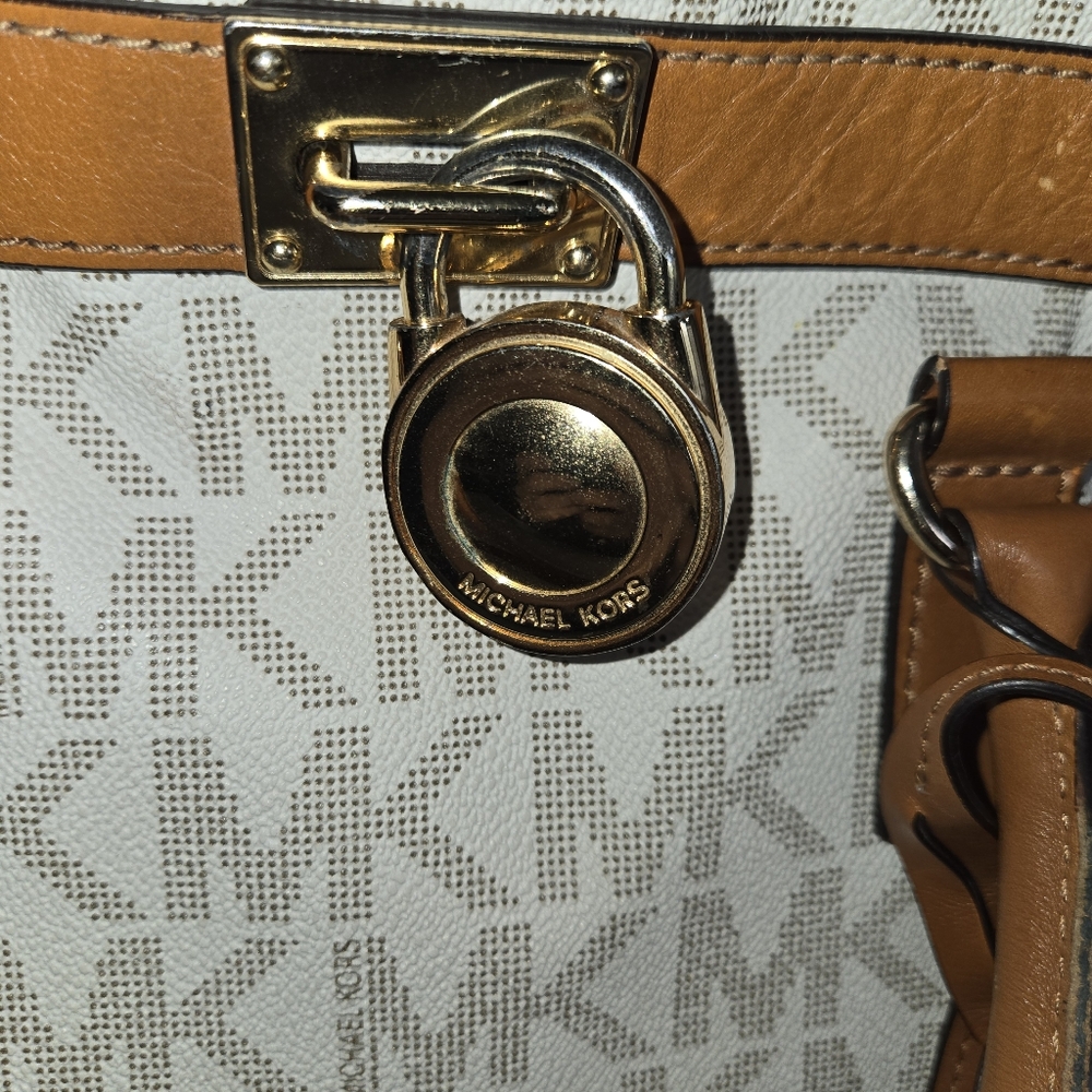 Michael Kors Hamilton Signature Crean And Tan Tote with Dustbag -… - Picture 6 of 14